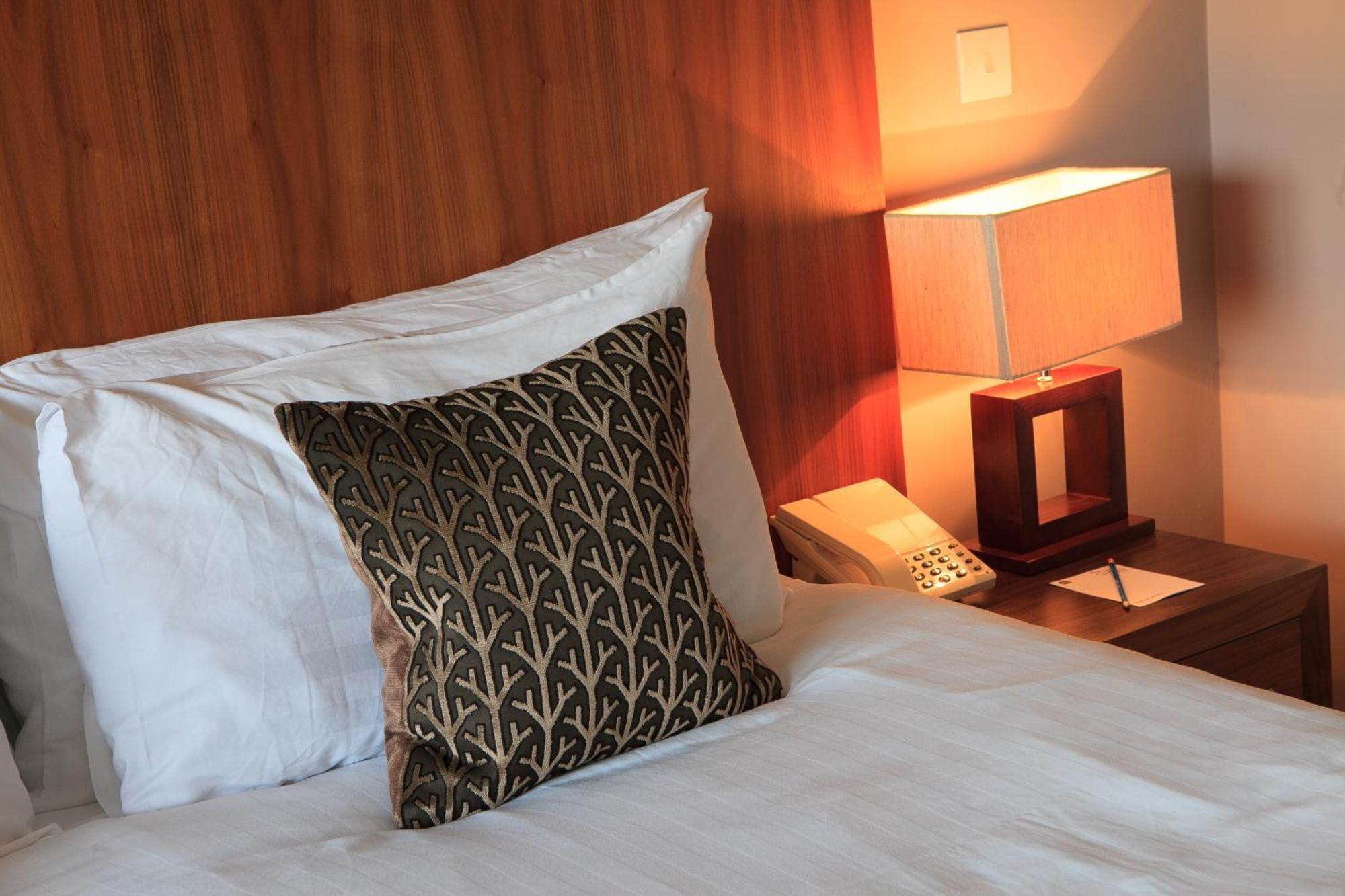 Best Western Plus Centurion Hotel Мидсомър Нортън Стая снимка